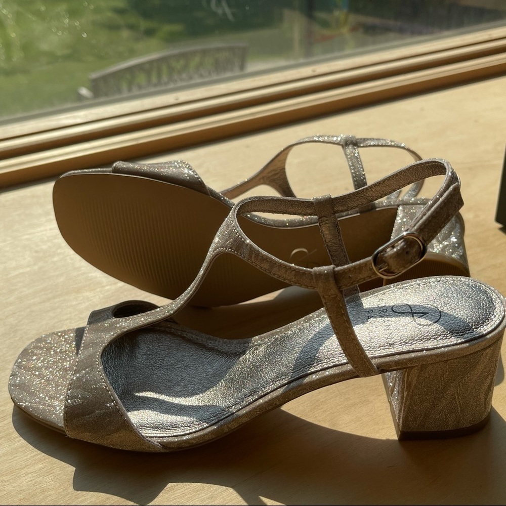 Adrianna Papell, New, Edie, T-Strap Sandal - Picture 5 of 5